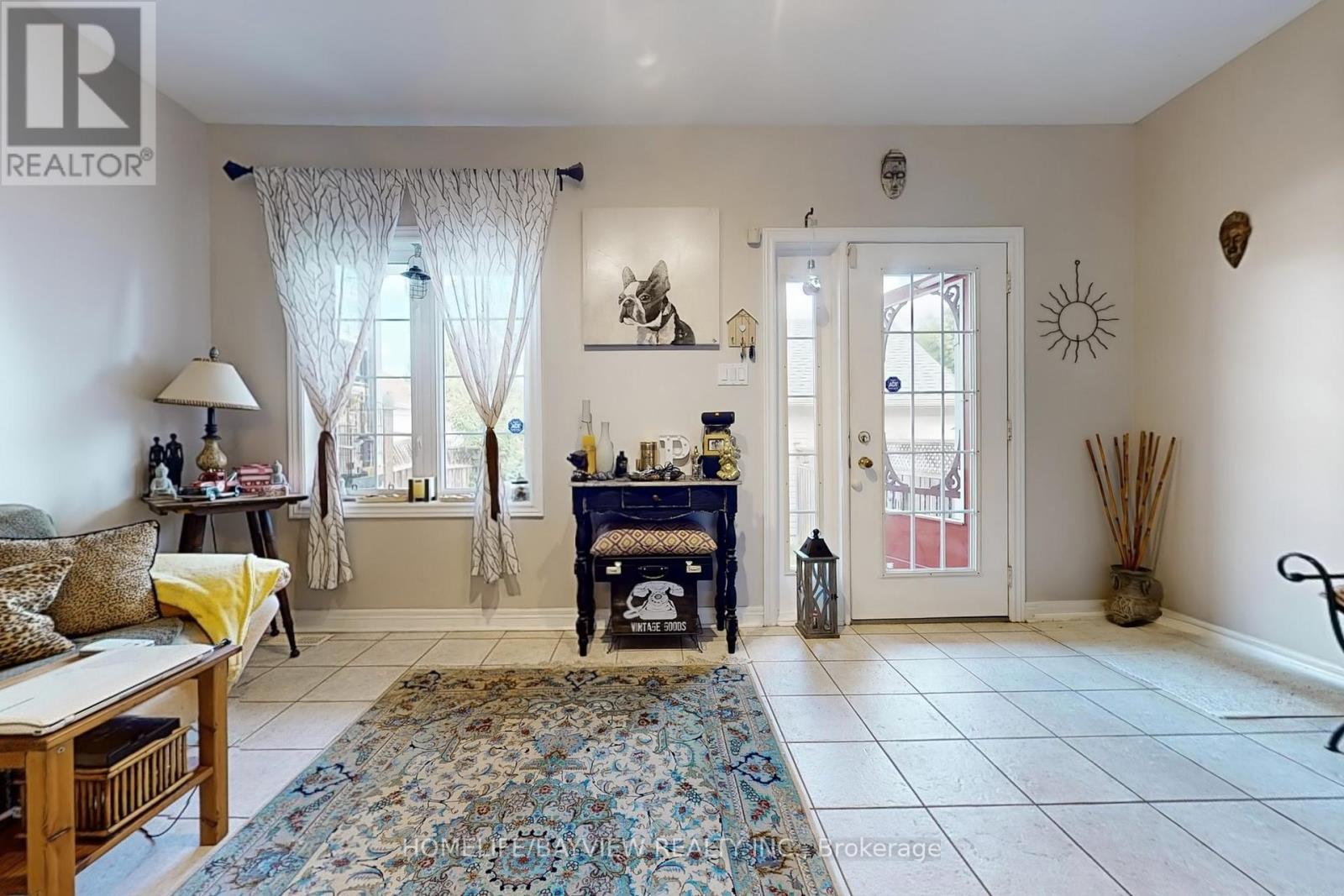 Photo 4 of 14 Milroy Lane, Markham ON