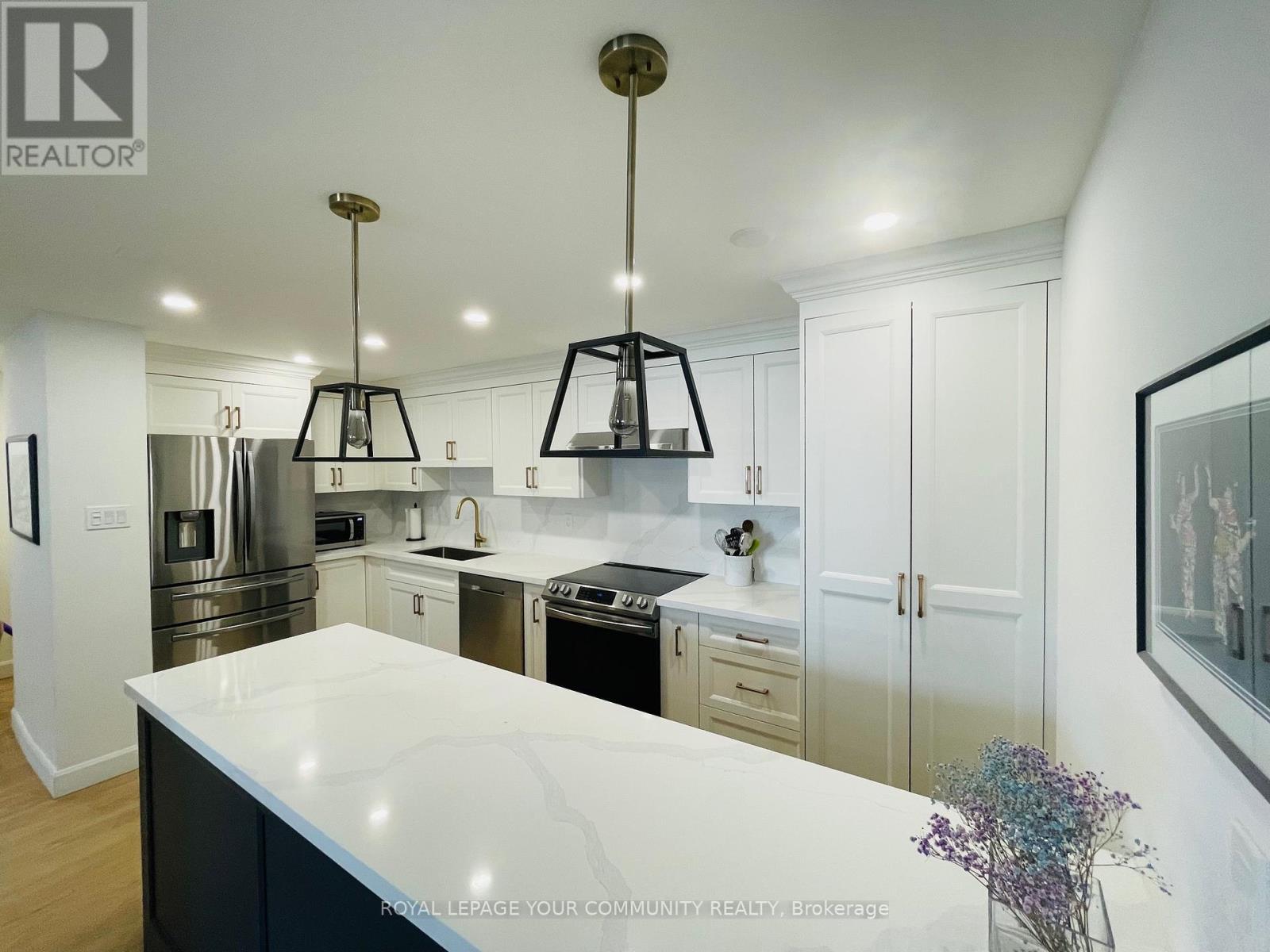 Photo 10 of 1004 50 Inverlochy Boulevard, Markham ON