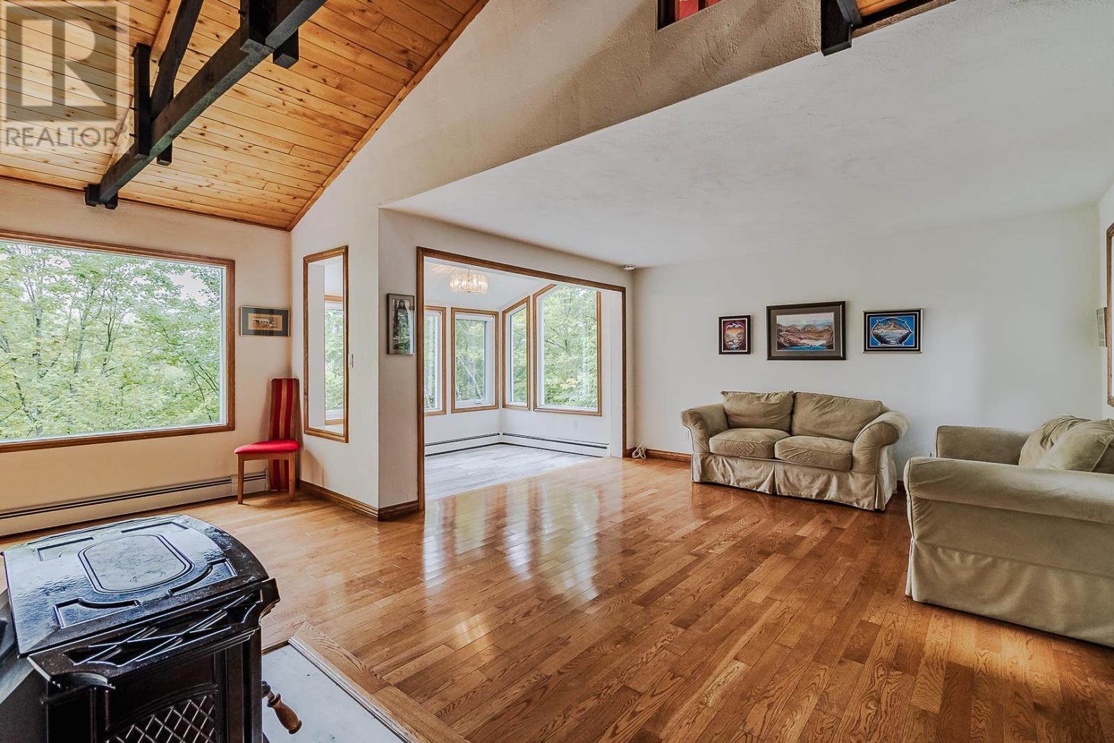 Photo 16 of 419 Macdonald Ave, Sault Ste Marie ON