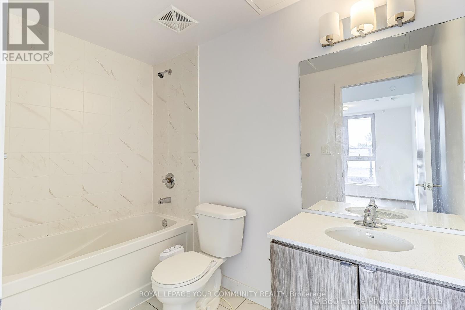 Photo 16 of 506 2433 Dufferin Street, Toronto ON