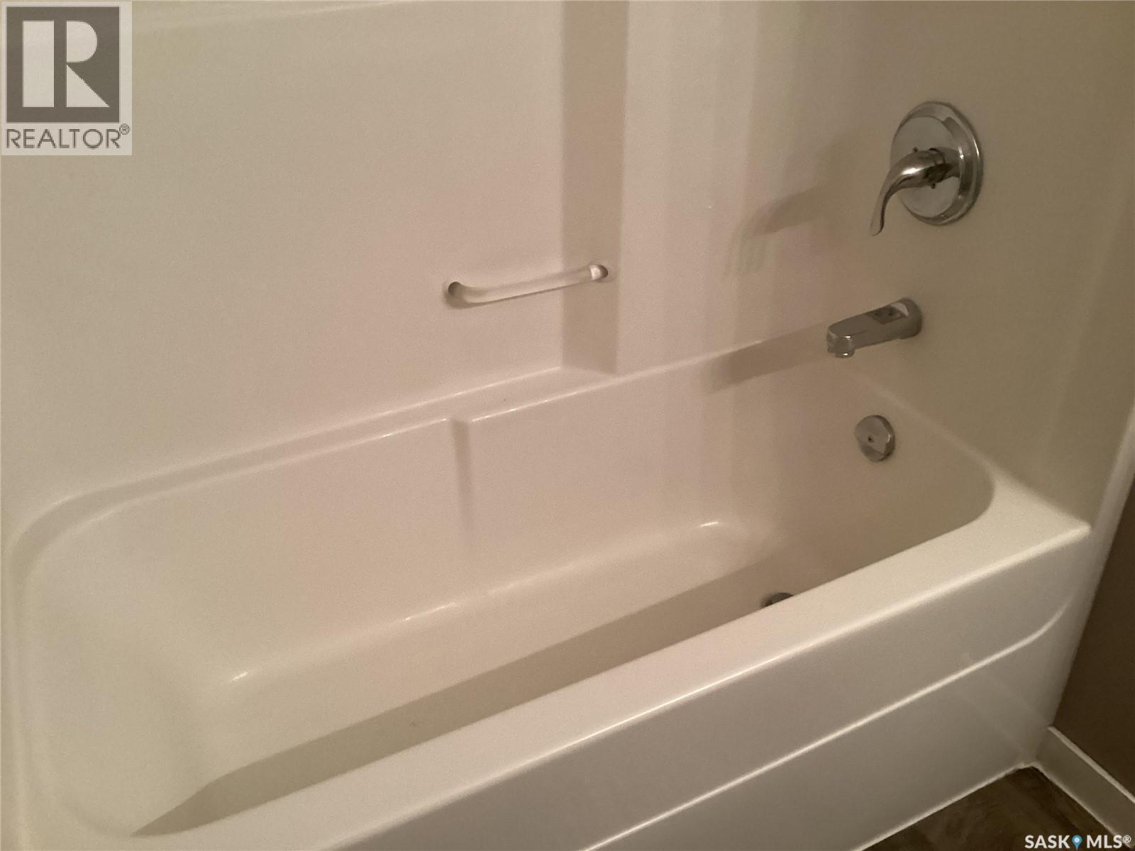 Photo 10 of 69 5004 James Hill Road, Regina SK