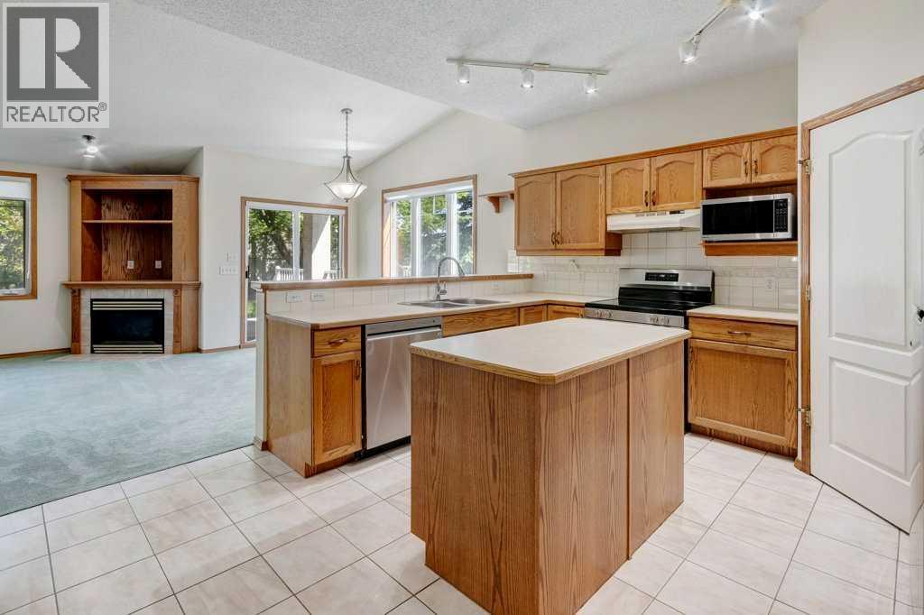 Photo 3 of 59 Edgeridge Terrace Nw, Calgary AB