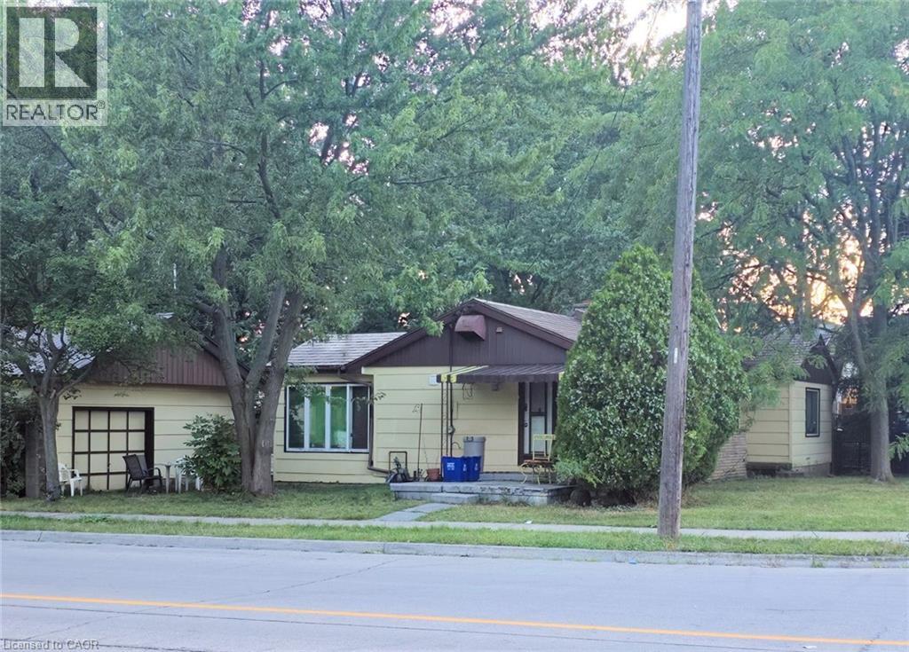 Photo 2 of 976 Stone Church Road E, Hamilton ON