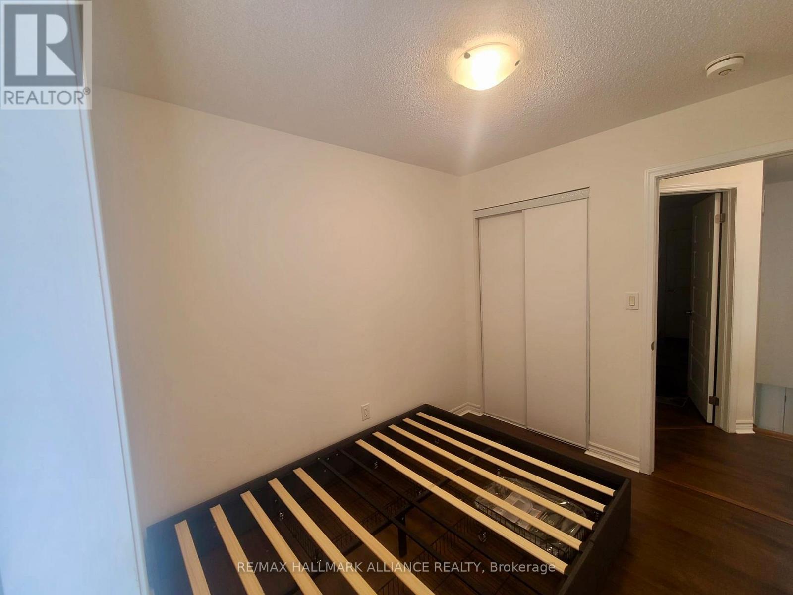 Photo 13 of 65 1000 Asleton Boulevard, Milton ON