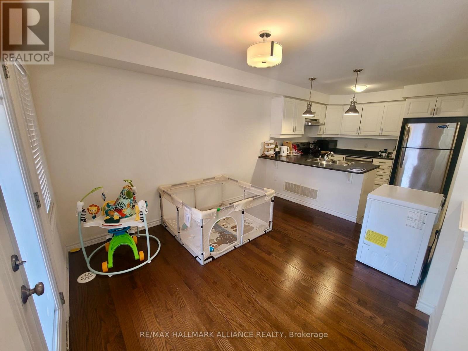 Photo 7 of 65 1000 Asleton Boulevard, Milton ON