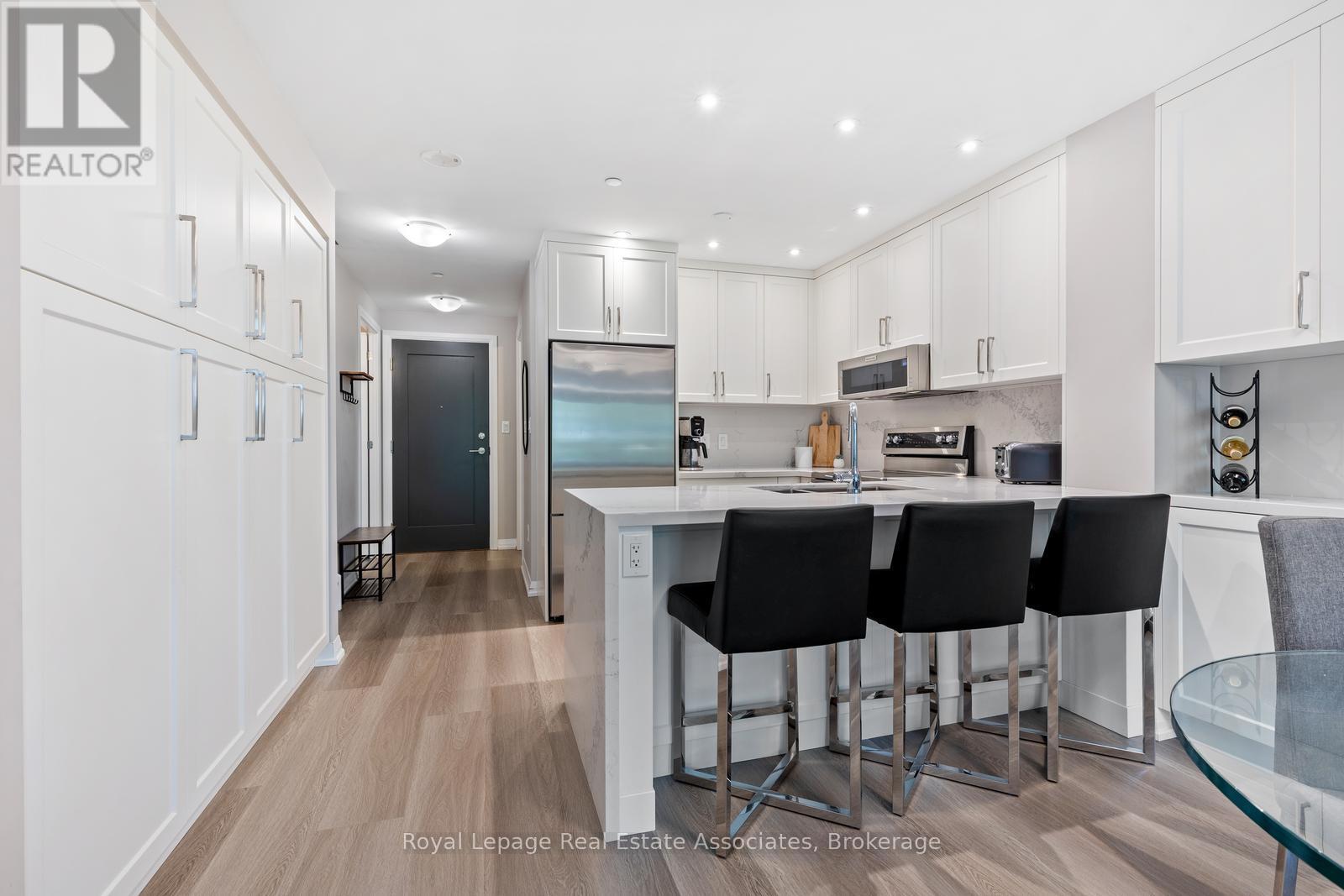 Photo 10 of 111 5025 Four Springs Avenue, Mississauga ON