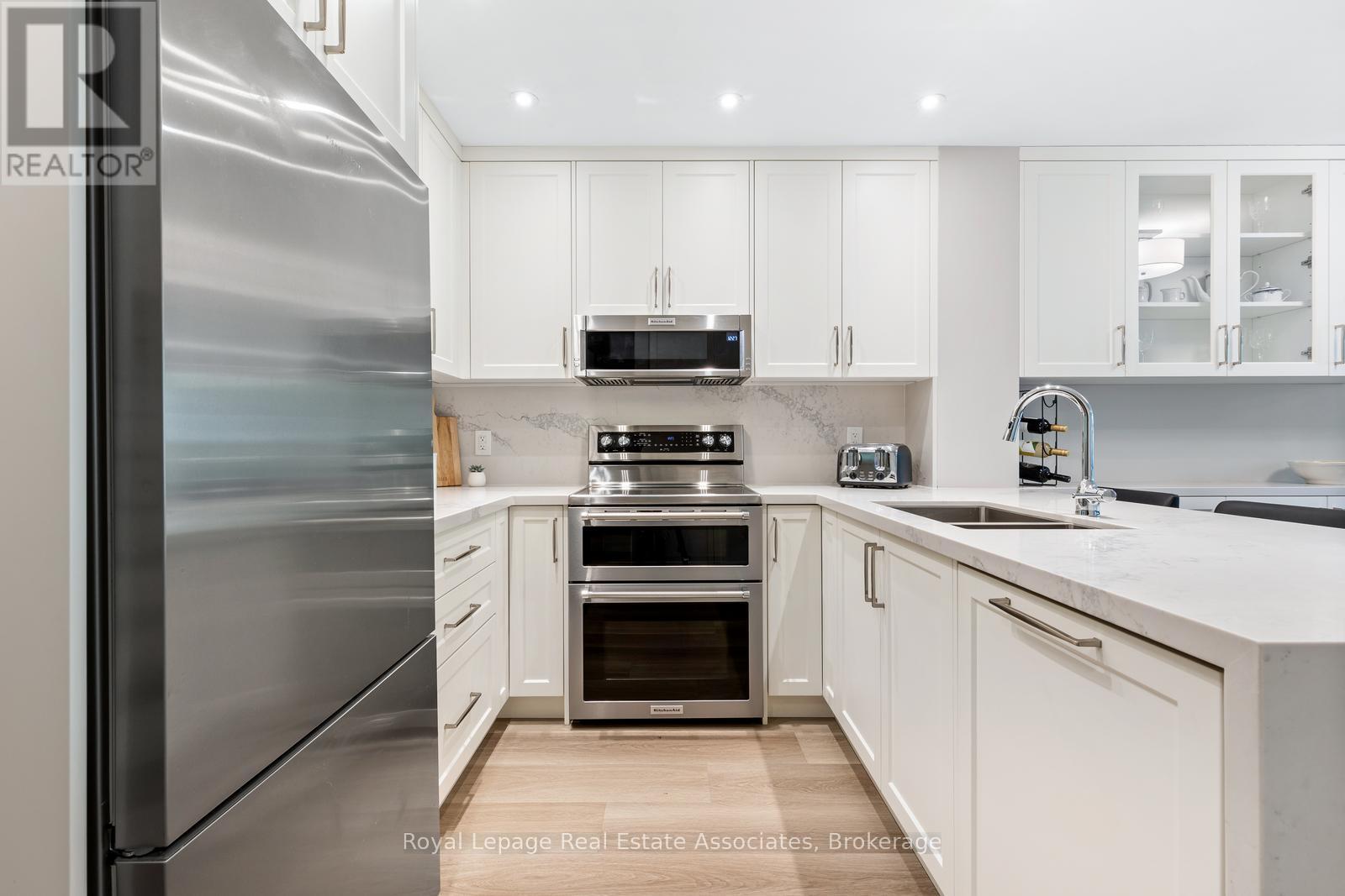 Photo 6 of 111 5025 Four Springs Avenue, Mississauga ON
