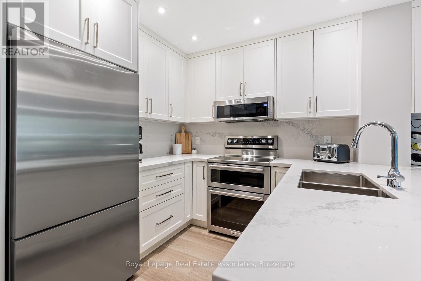 Photo 7 of 111 5025 Four Springs Avenue, Mississauga ON