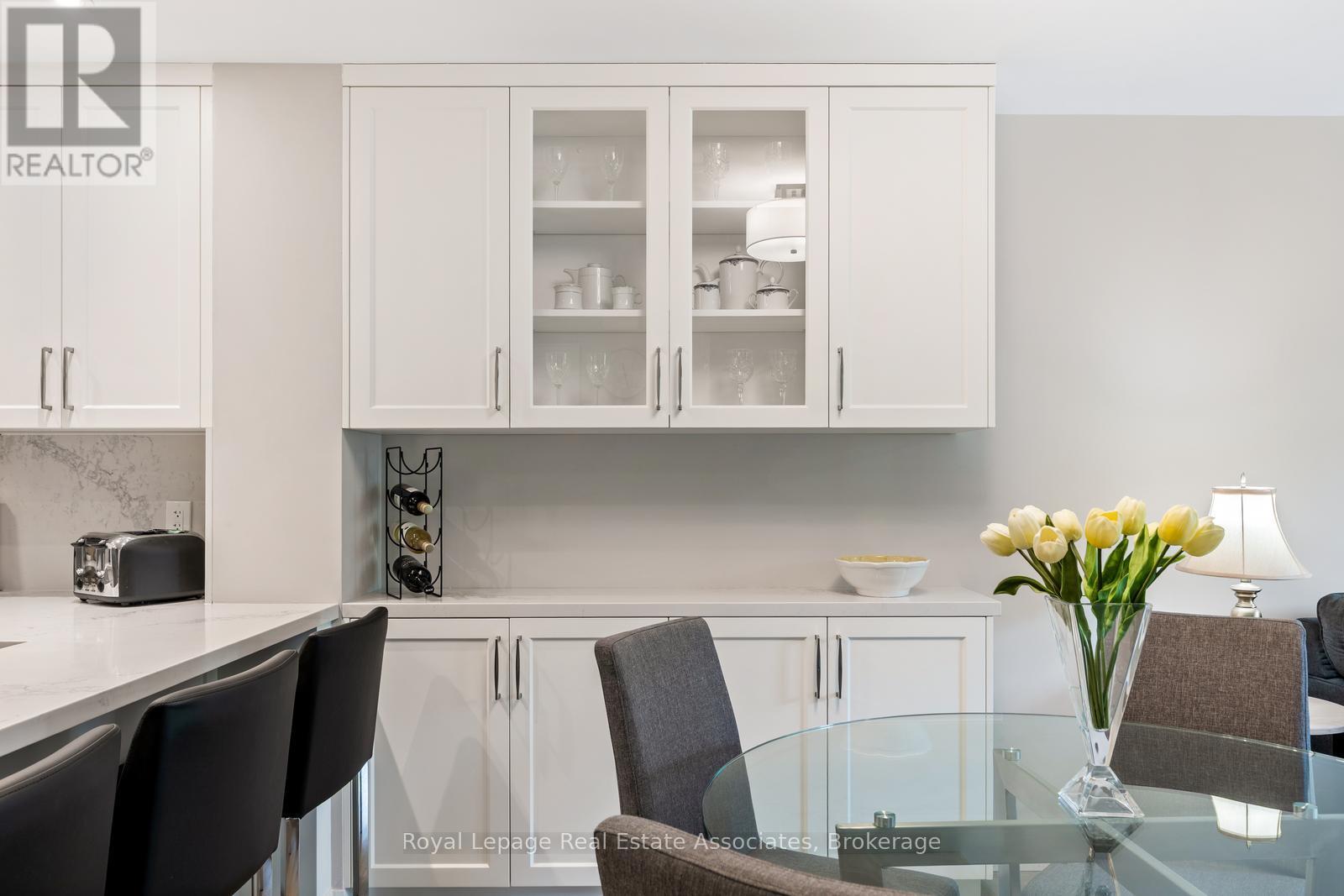 Photo 8 of 111 5025 Four Springs Avenue, Mississauga ON