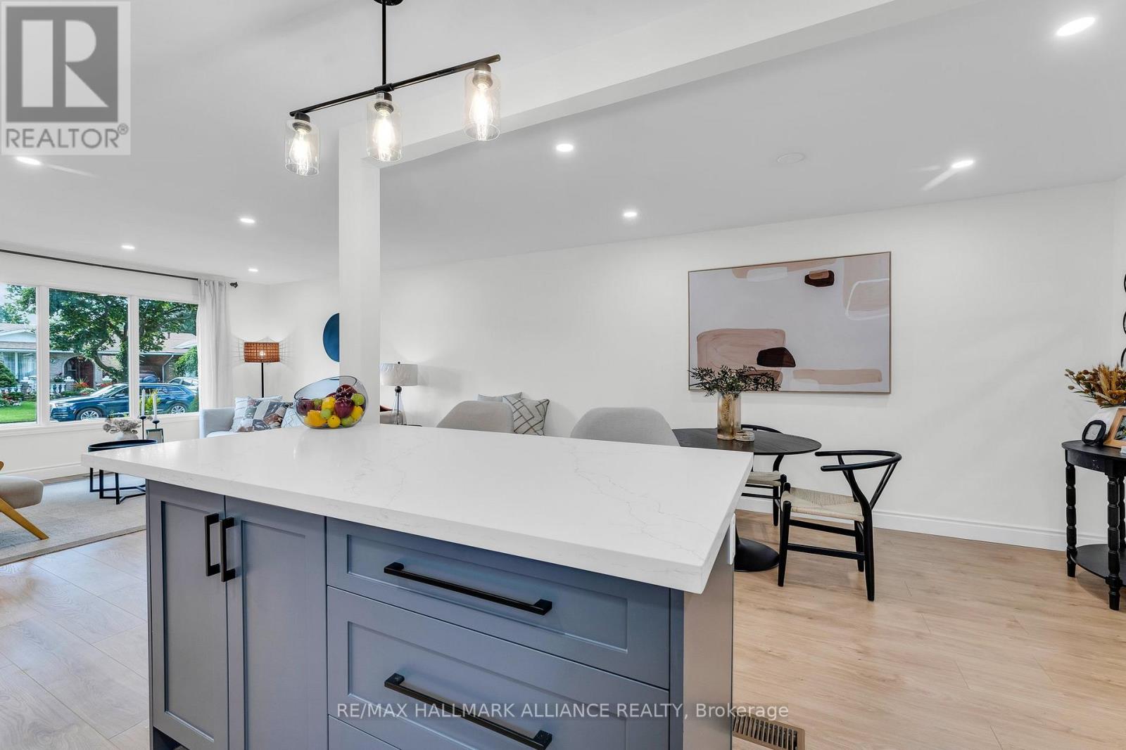 Photo 11 of Main 9 Piper Place, Hamilton ON
