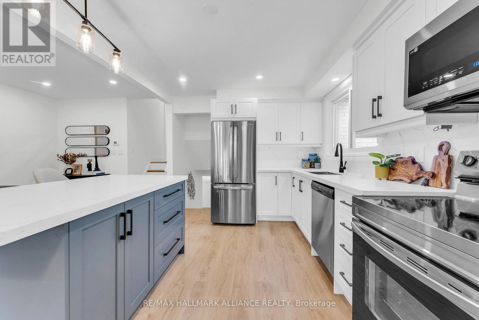 Photo 12 of Main 9 Piper Place, Hamilton ON