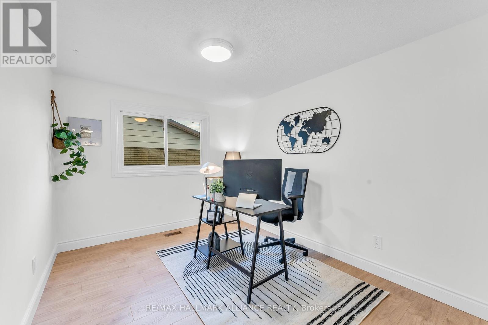 Photo 15 of Main 9 Piper Place, Hamilton ON
