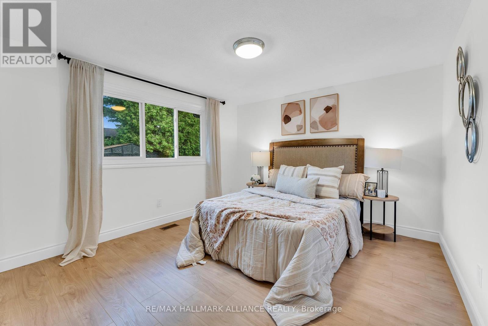 Photo 17 of Main 9 Piper Place, Hamilton ON
