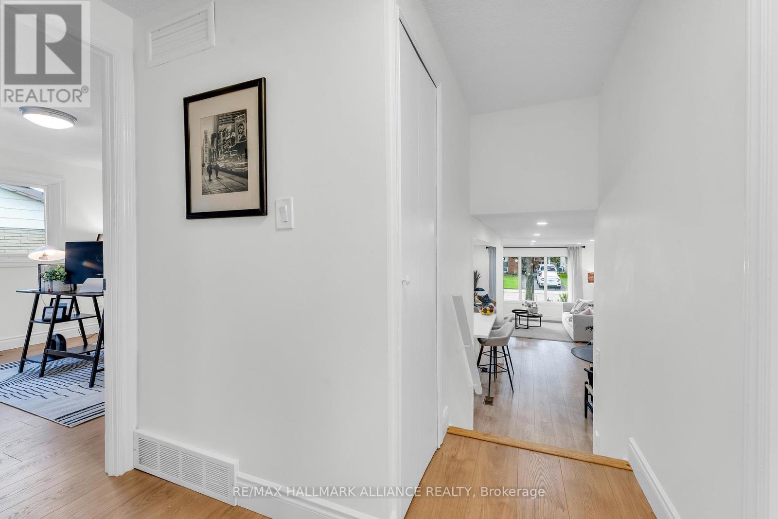 Photo 23 of Main 9 Piper Place, Hamilton ON