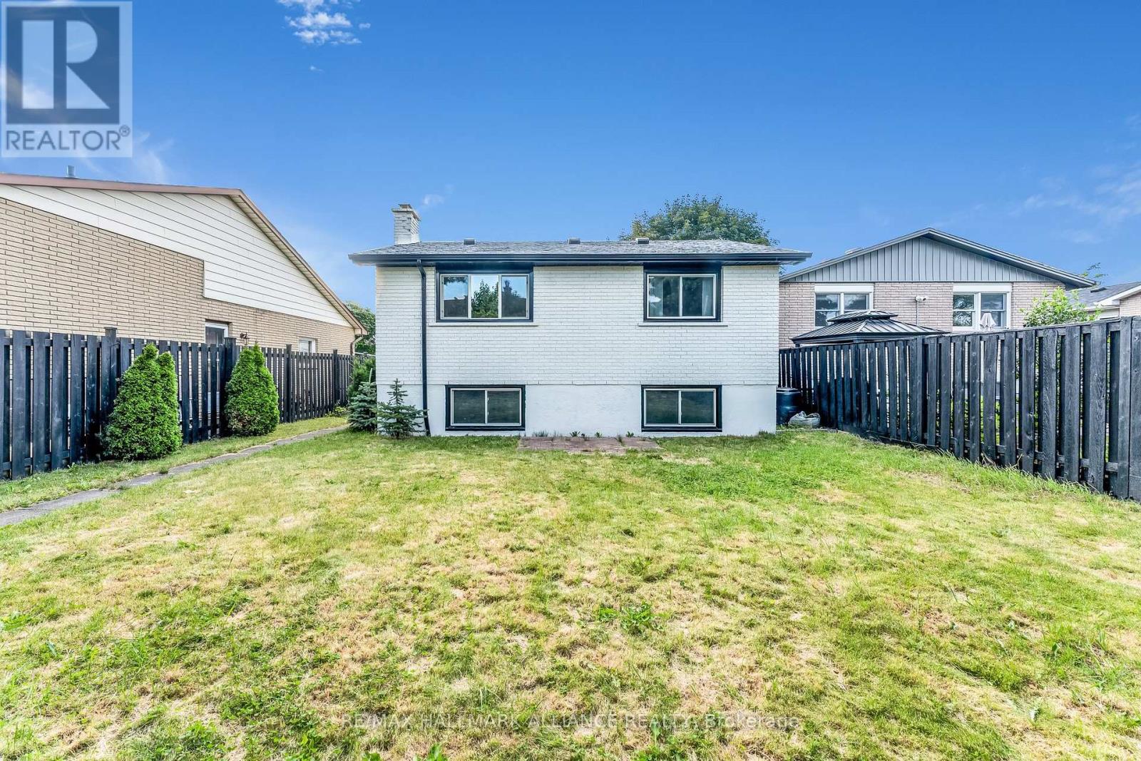Photo 24 of Main 9 Piper Place, Hamilton ON