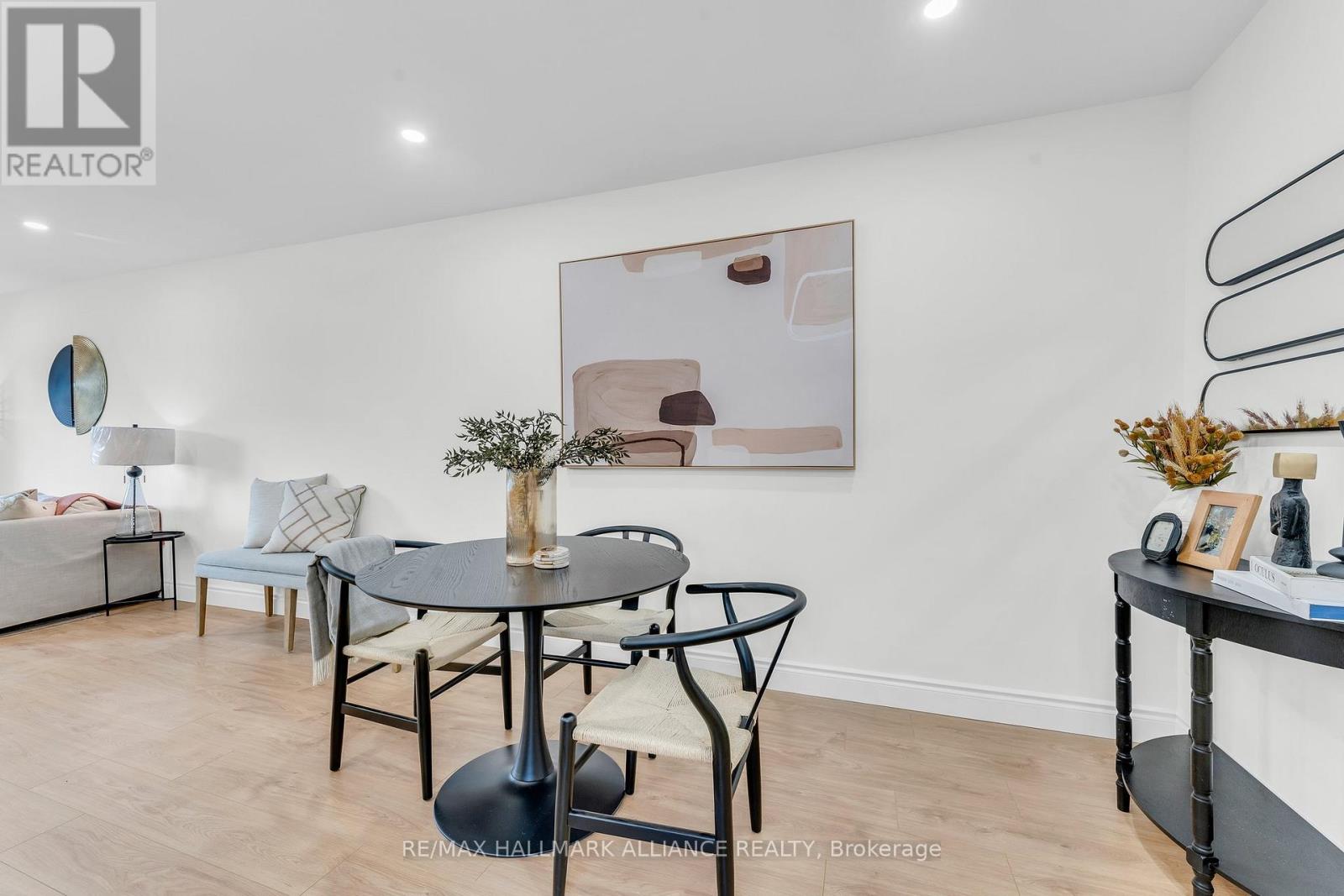Photo 8 of Main 9 Piper Place, Hamilton ON