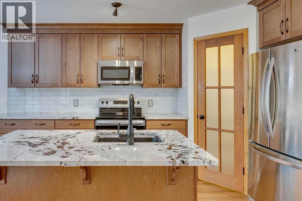 Photo 10 of 54 Somerset Way Sw, Calgary AB