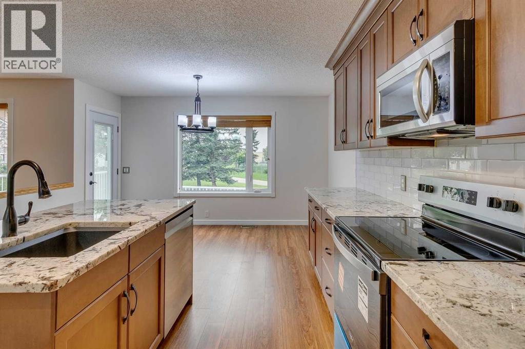 Photo 12 of 54 Somerset Way Sw, Calgary AB