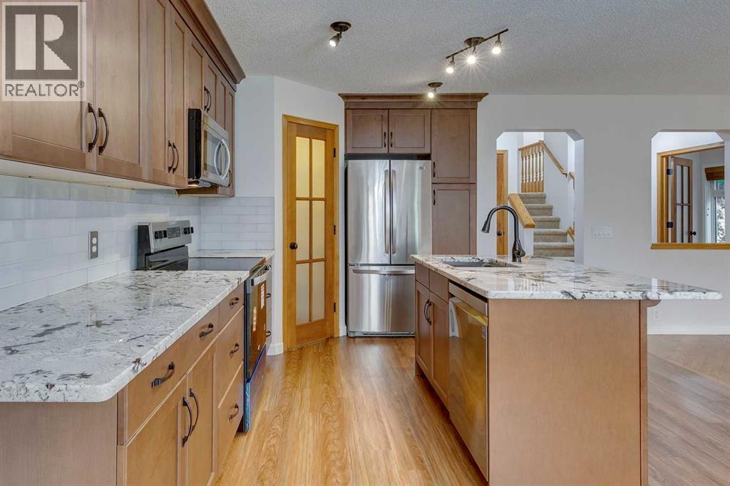 Photo 13 of 54 Somerset Way Sw, Calgary AB
