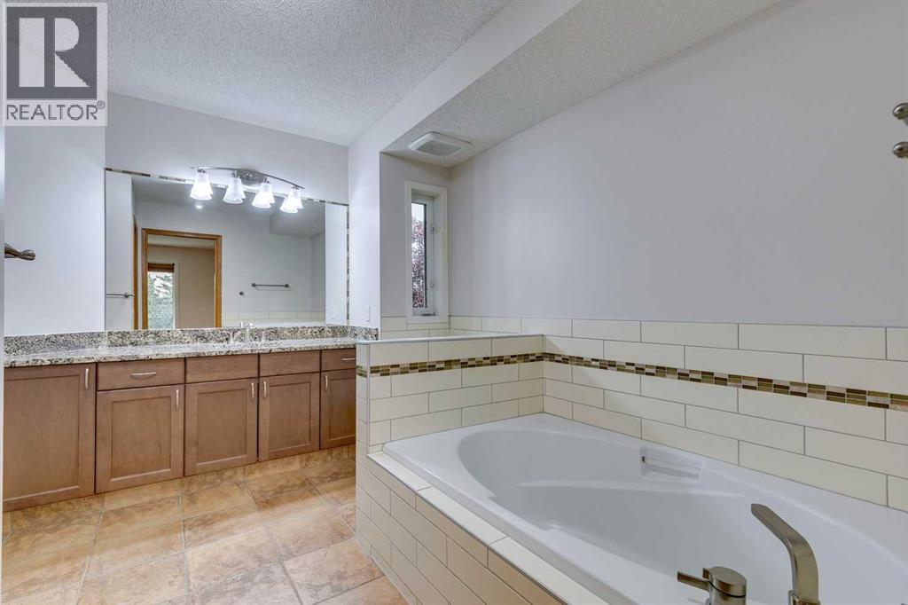 Photo 17 of 54 Somerset Way Sw, Calgary AB