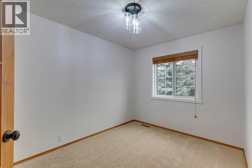 Photo 21 of 54 Somerset Way Sw, Calgary AB