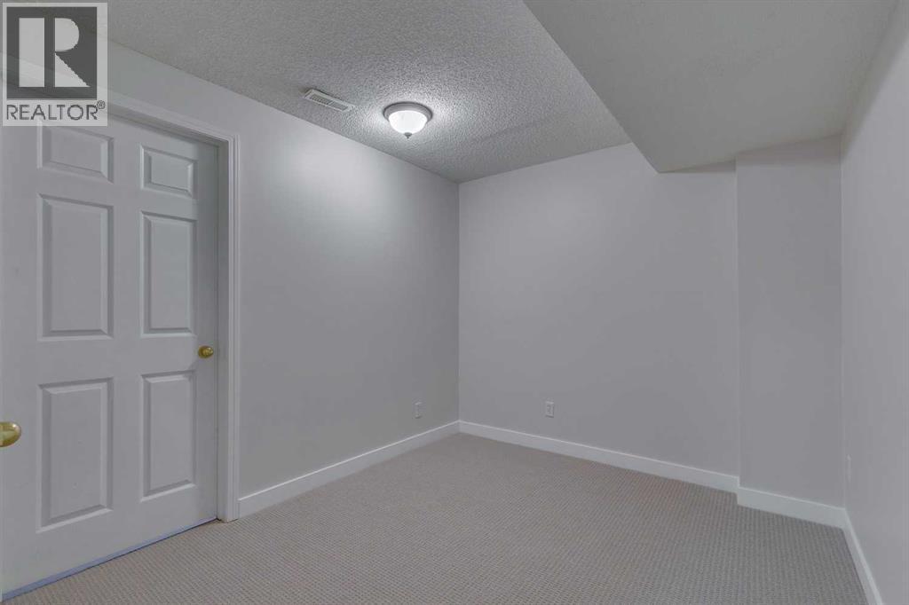 Photo 22 of 54 Somerset Way Sw, Calgary AB