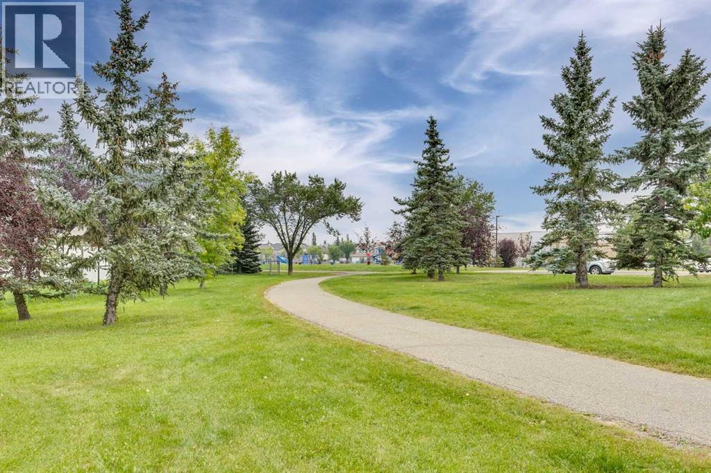 Photo 34 of 54 Somerset Way Sw, Calgary AB