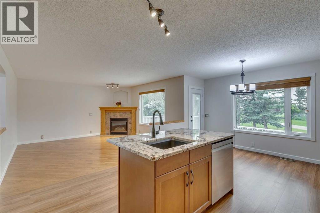 Photo 7 of 54 Somerset Way Sw, Calgary AB