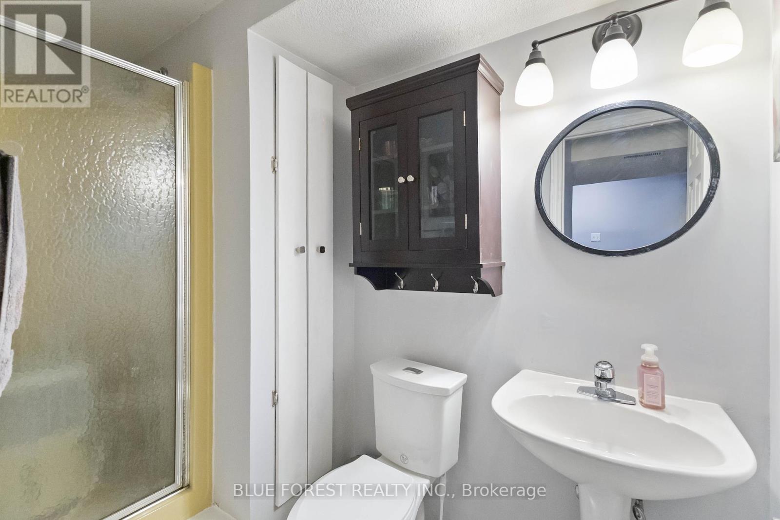 Photo 26 of 346 Blackacres Boulevard, London North ON