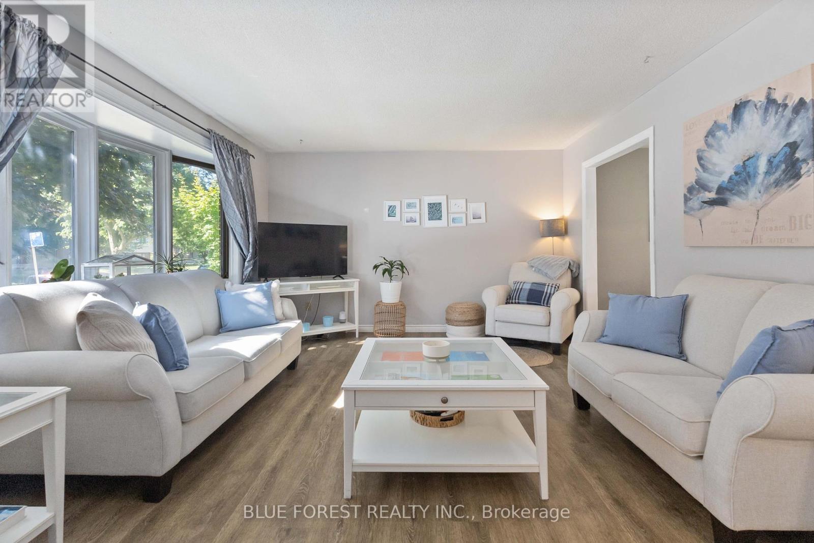 Photo 10 of 346 Blackacres Boulevard, London North ON