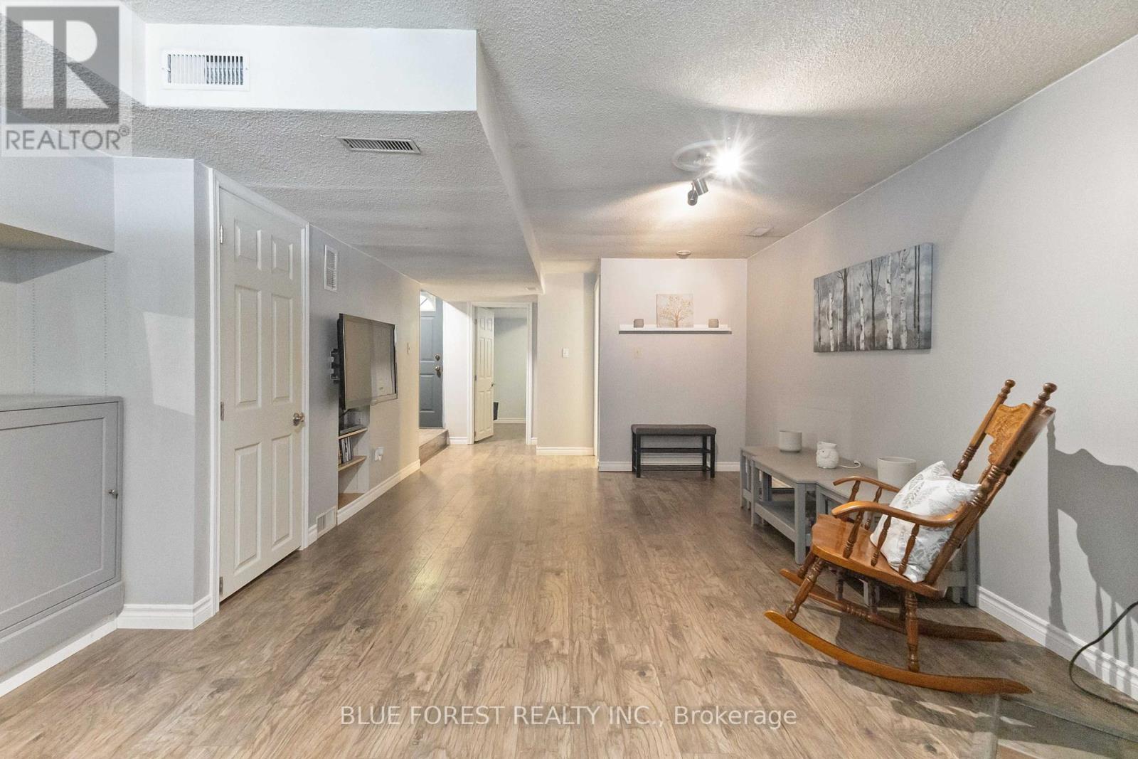 Photo 24 of 346 Blackacres Boulevard, London North ON