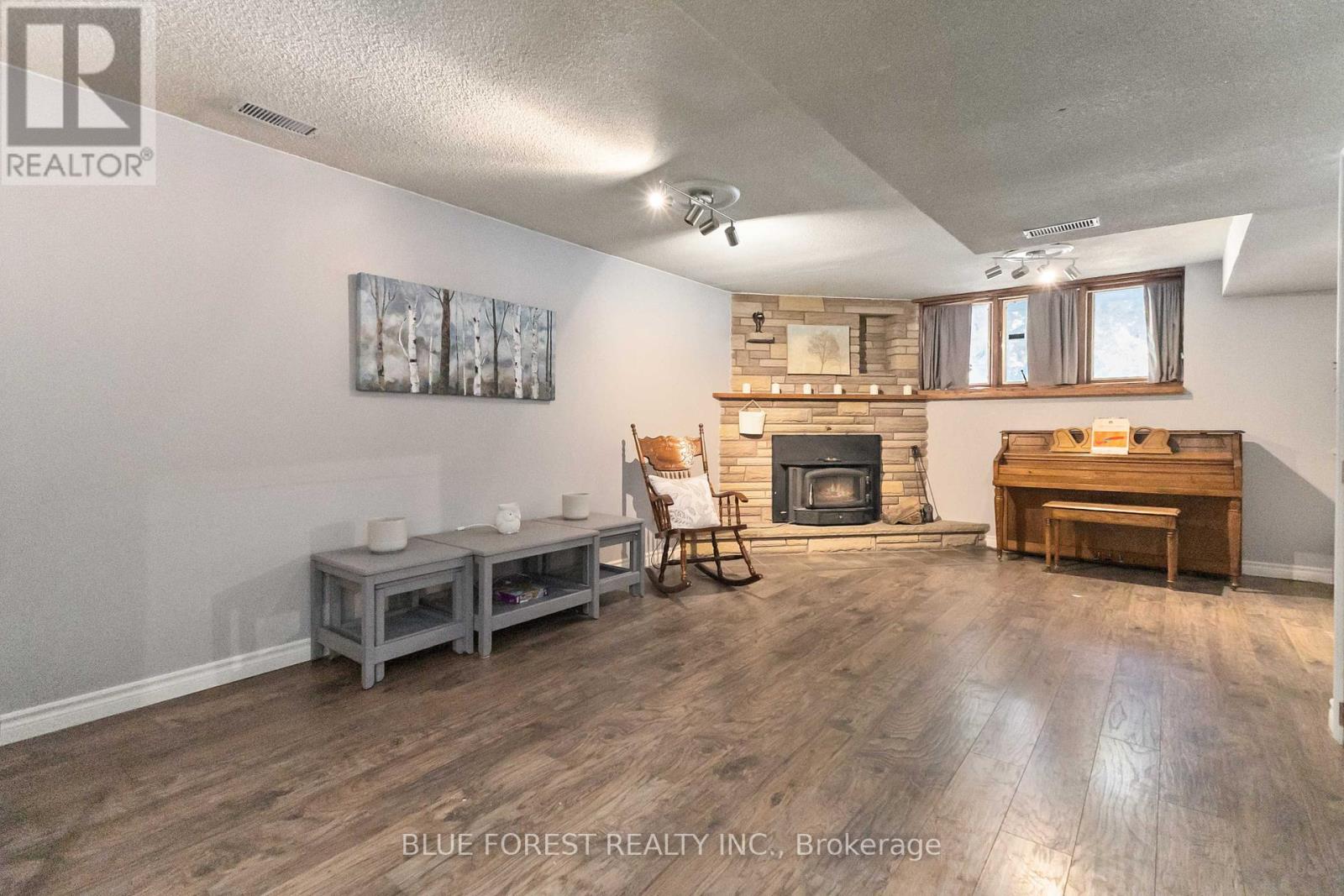 Photo 25 of 346 Blackacres Boulevard, London North ON