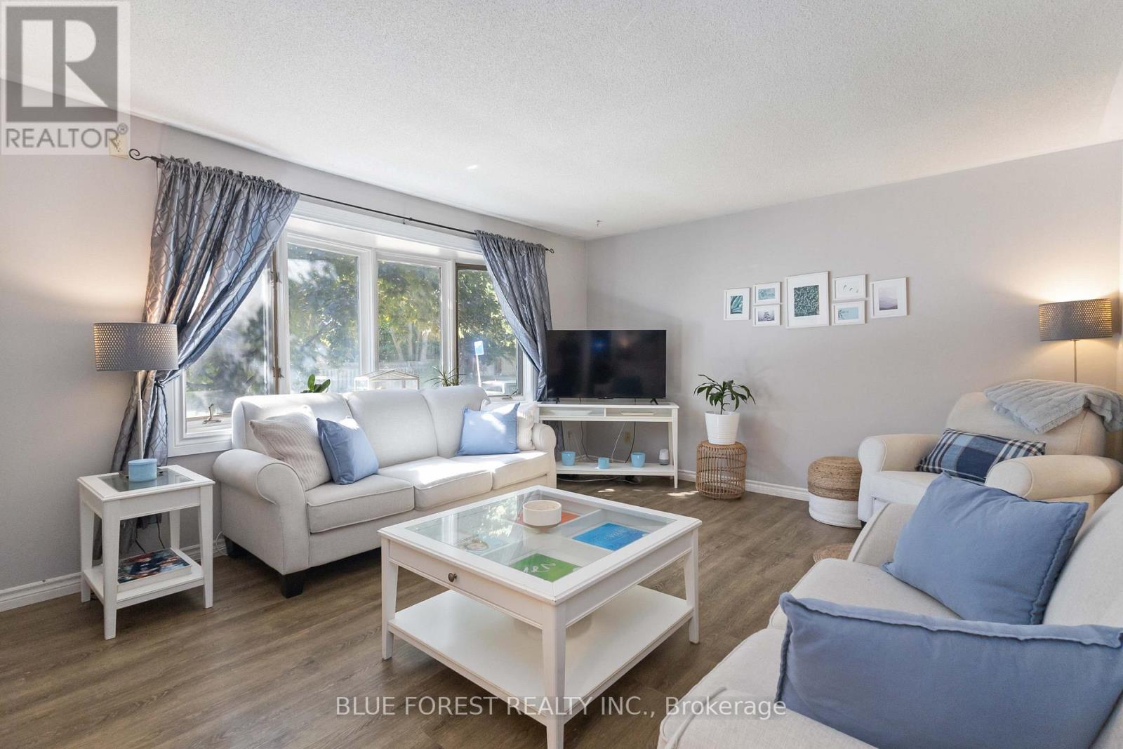 Photo 12 of 346 Blackacres Boulevard, London North ON