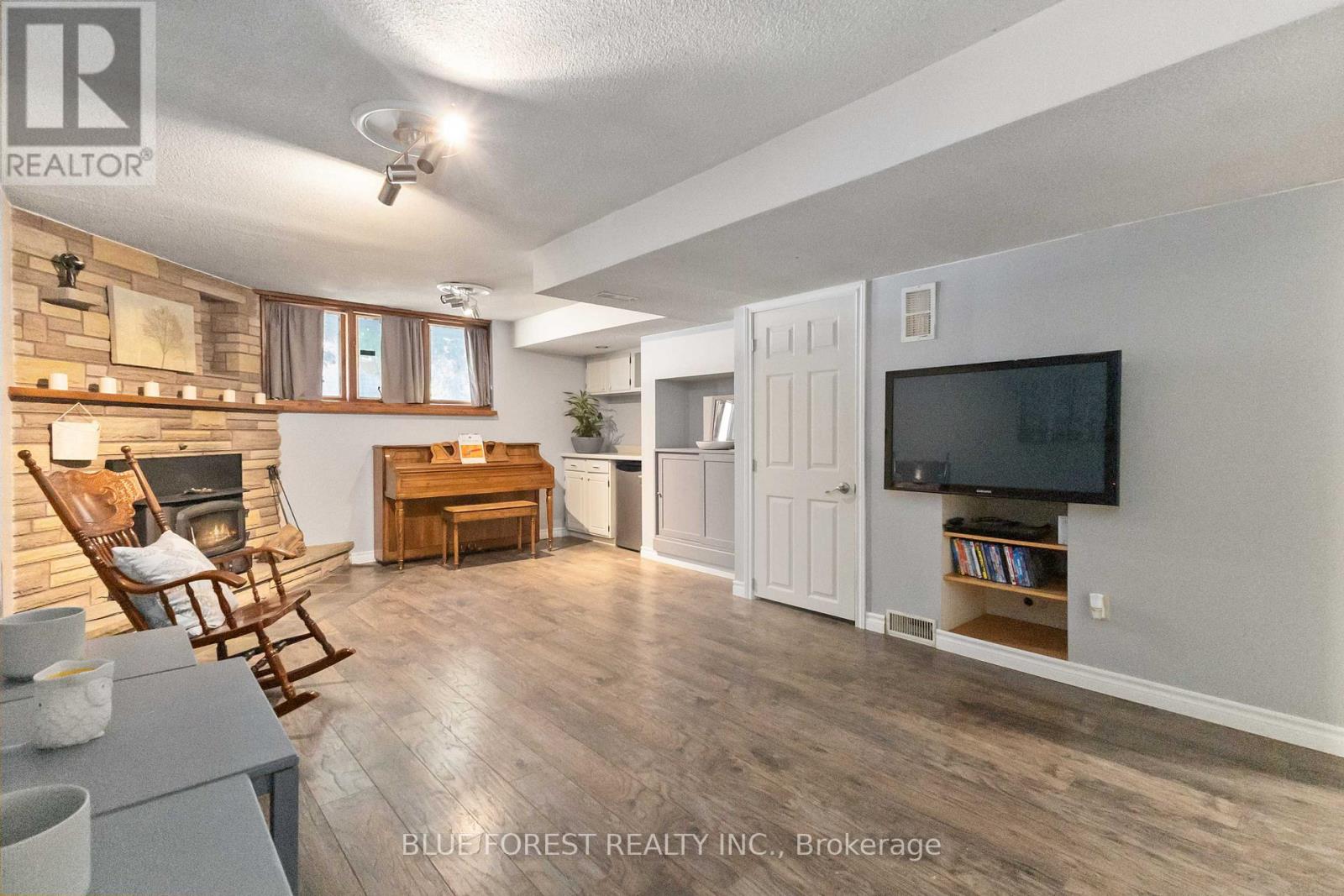 Photo 23 of 346 Blackacres Boulevard, London North ON