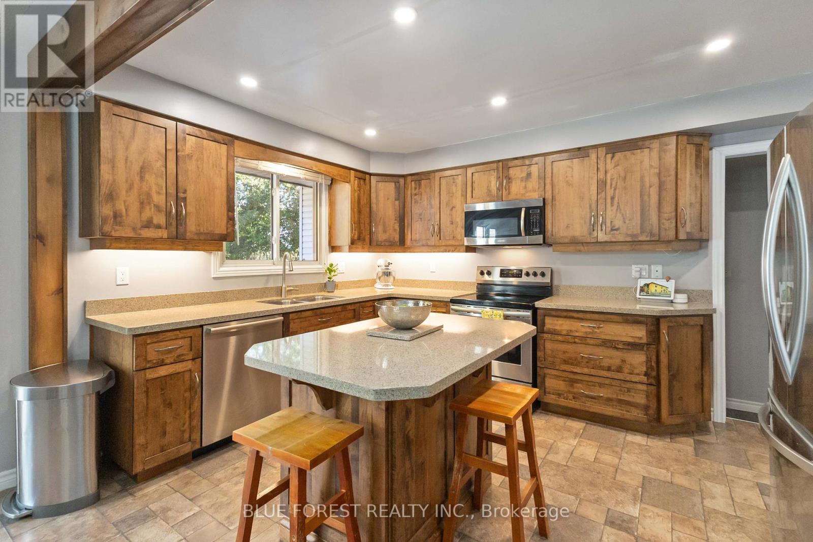 Photo 3 of 346 Blackacres Boulevard, London North ON