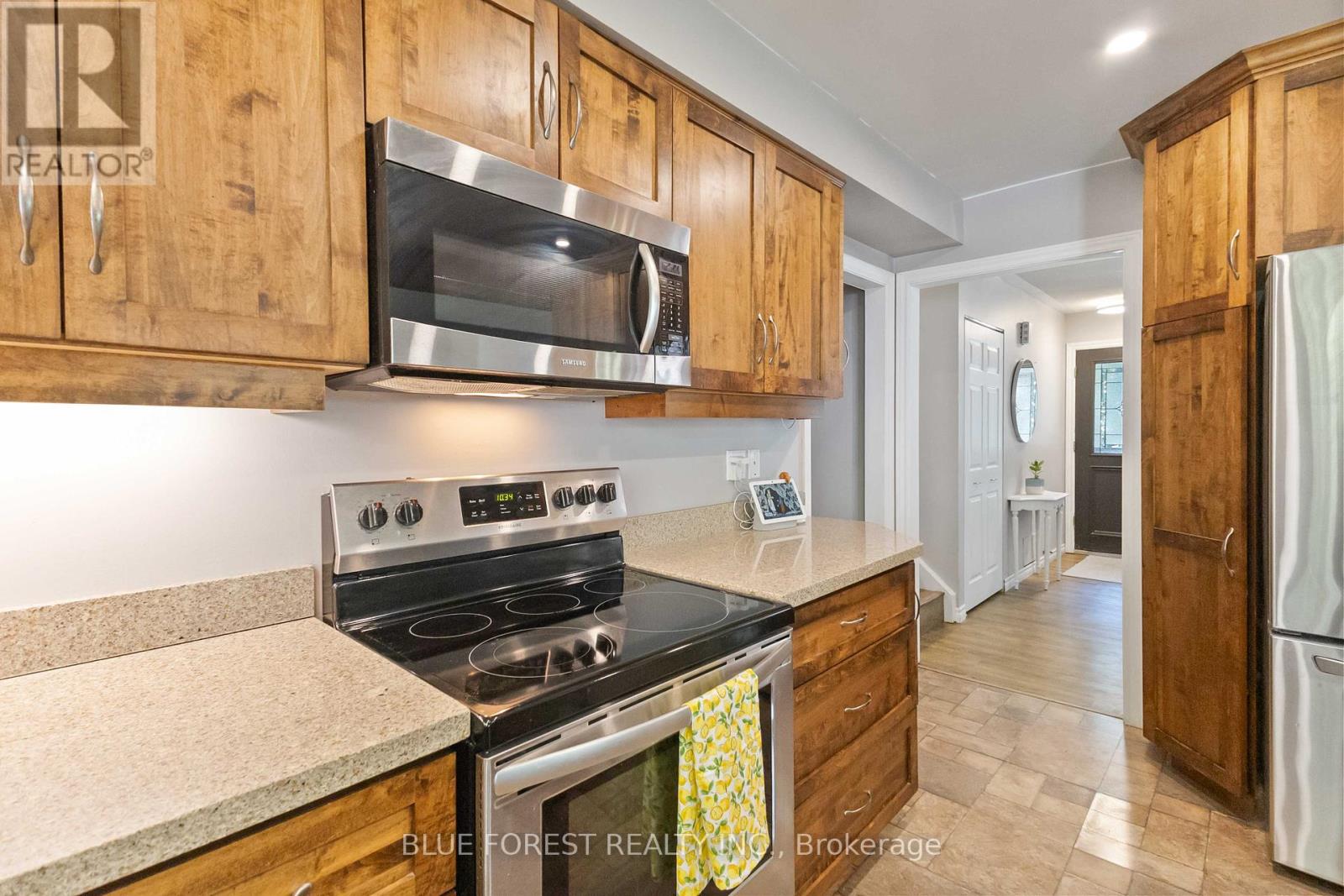 Photo 6 of 346 Blackacres Boulevard, London North ON