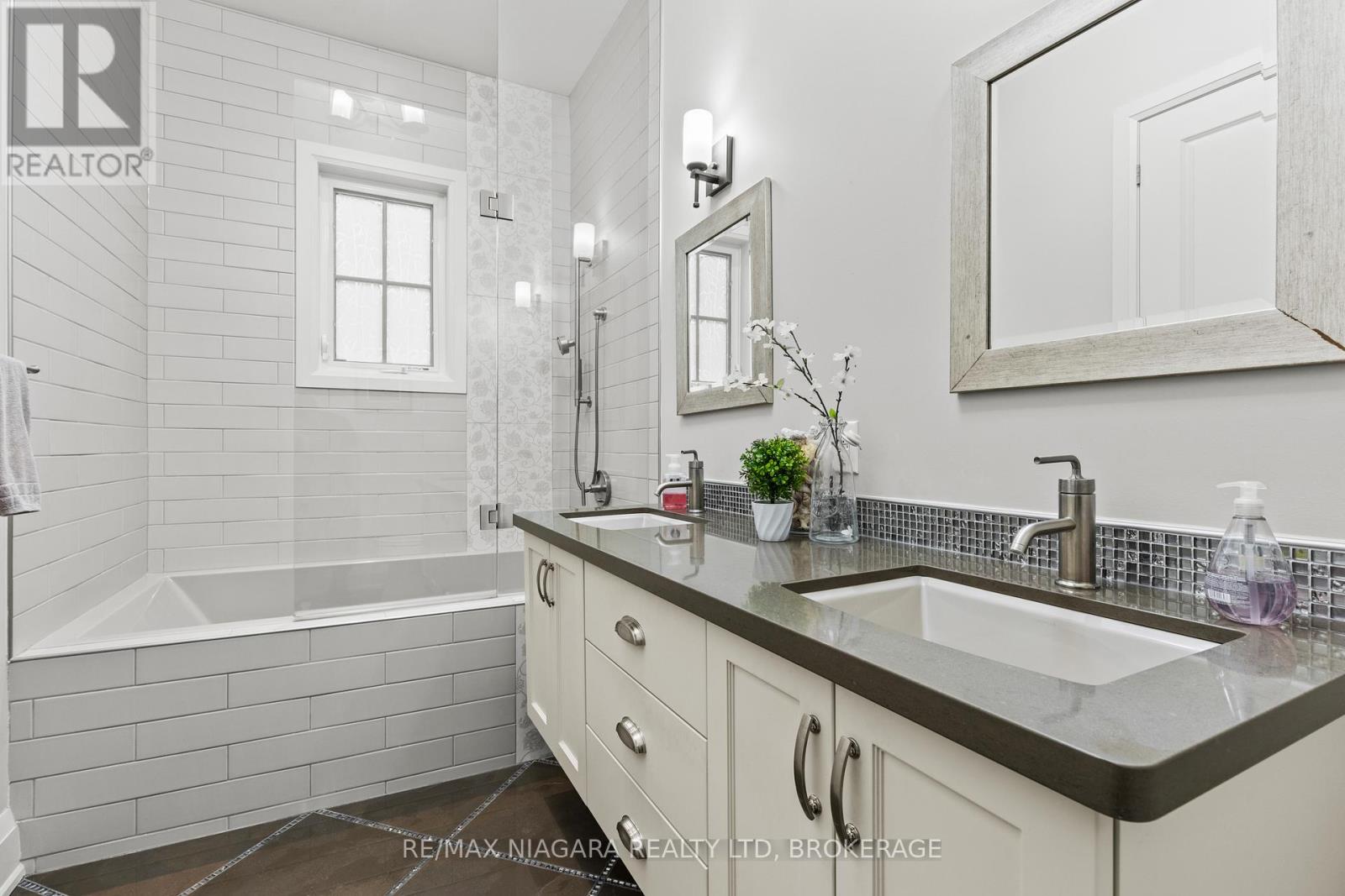 Photo 20 of 39 Colonel Cohoe Street, Niagaraonthelake ON