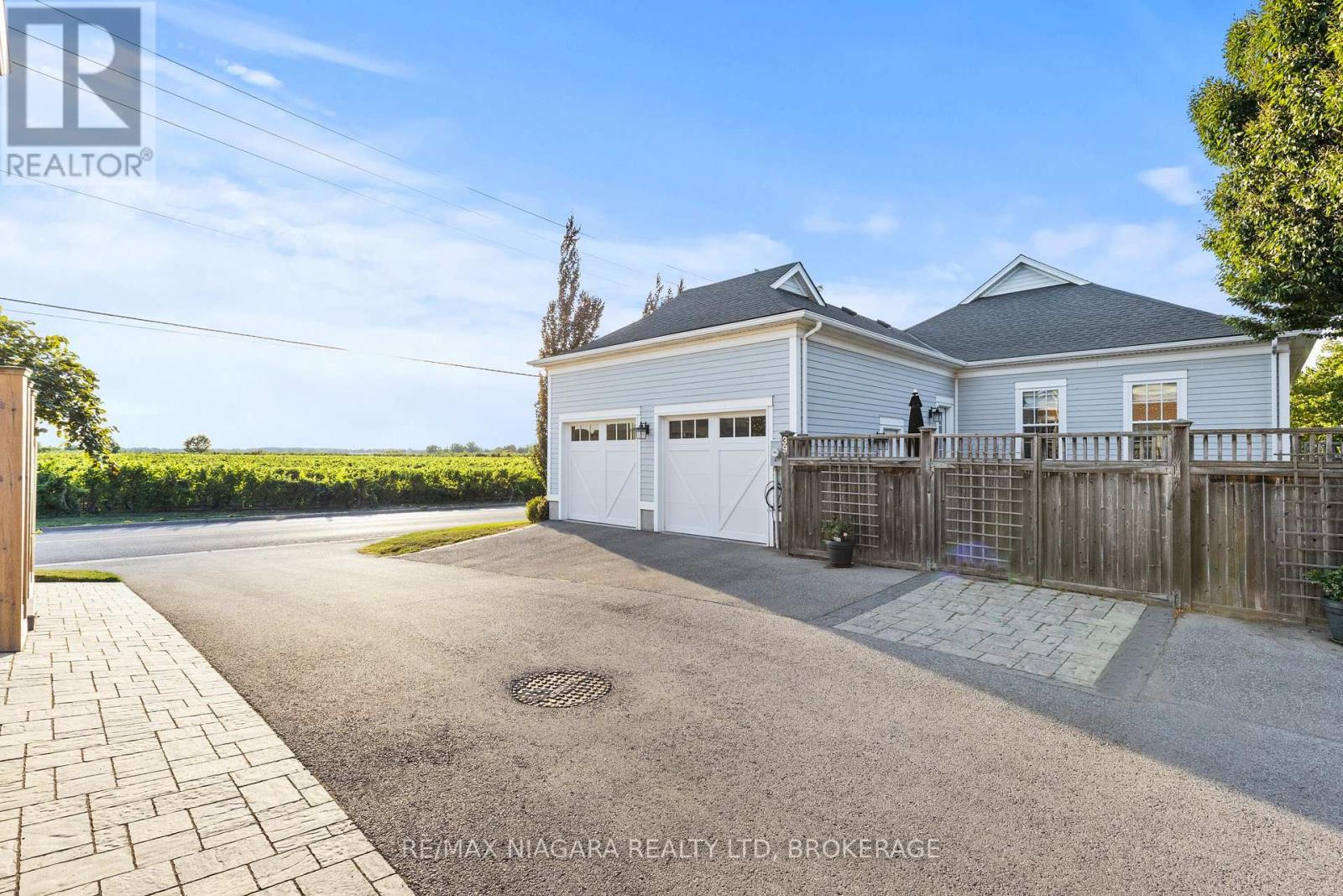 Photo 2 of 39 Colonel Cohoe Street, Niagaraonthelake ON