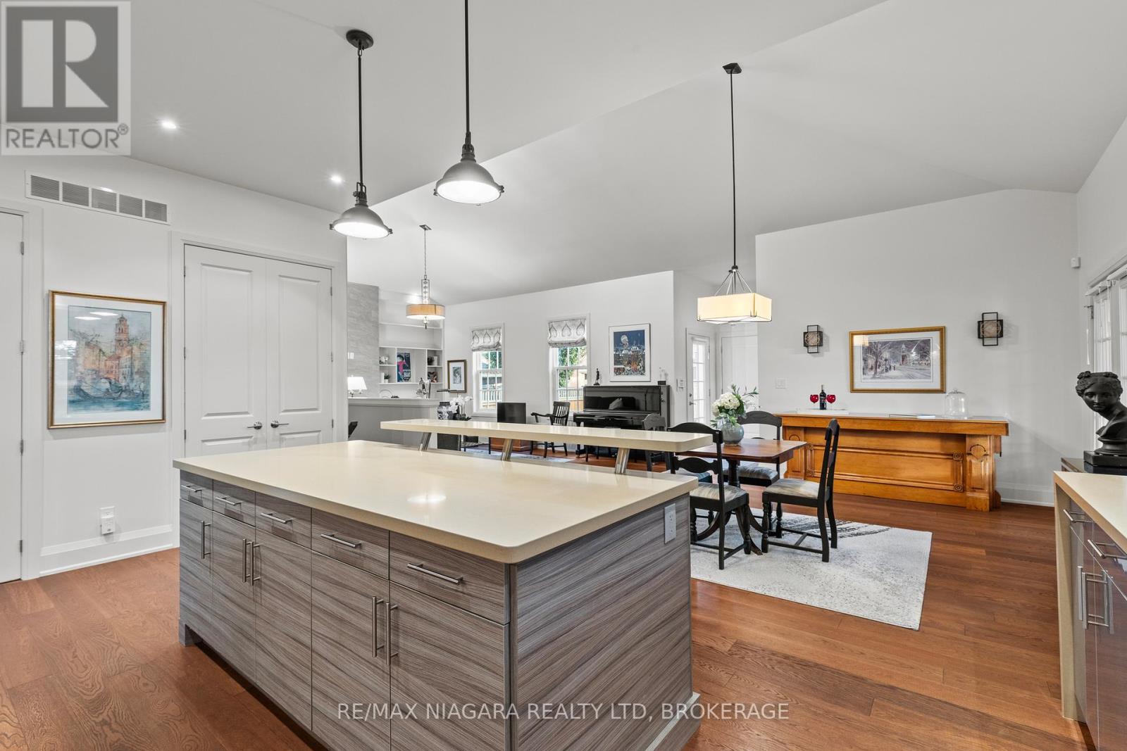 Photo 17 of 39 Colonel Cohoe Street, Niagaraonthelake ON