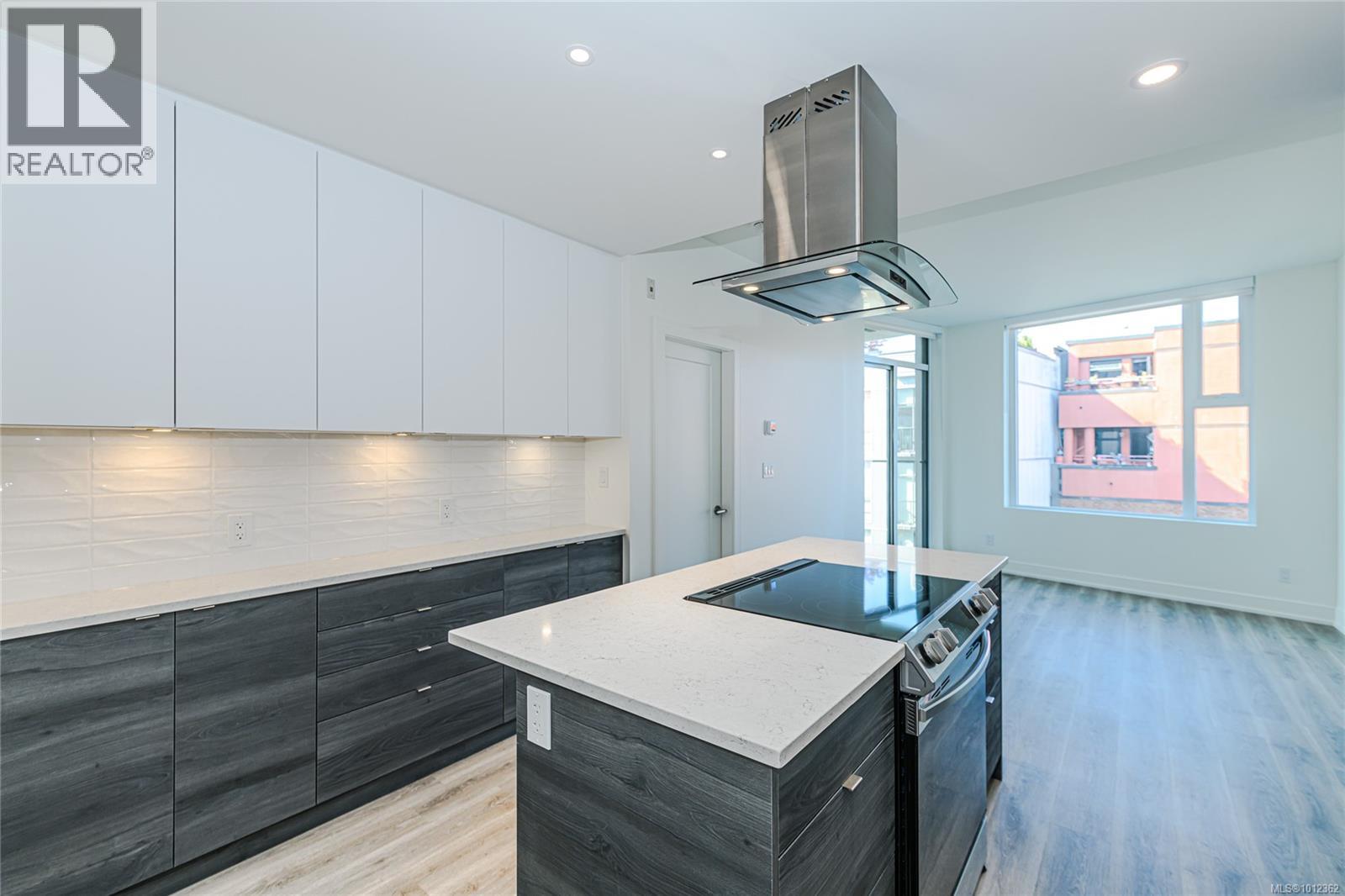 Photo 4 of 715 1628 Store St, Victoria BC