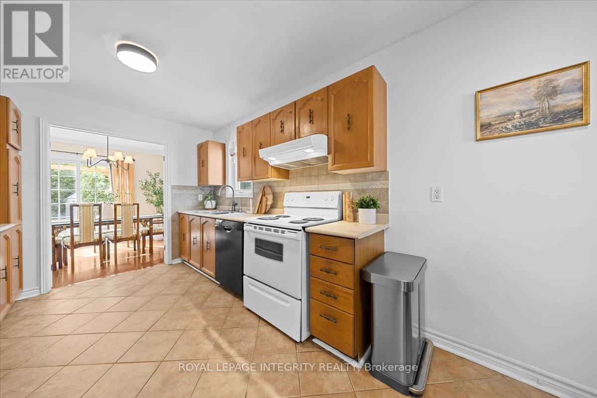 Photo 10 of 3759 Autumnwood Street, Ottawa ON