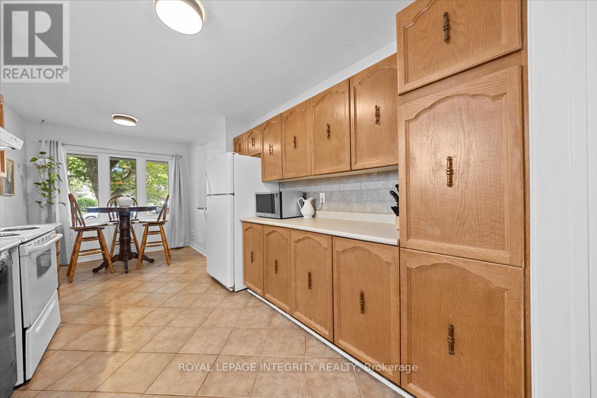 Photo 12 of 3759 Autumnwood Street, Ottawa ON