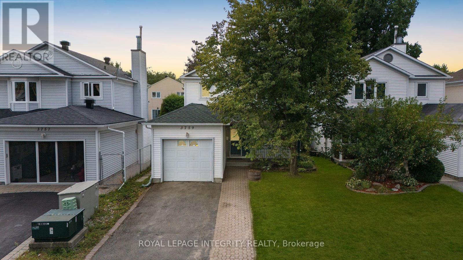 Photo 3 of 3759 Autumnwood Street, Ottawa ON