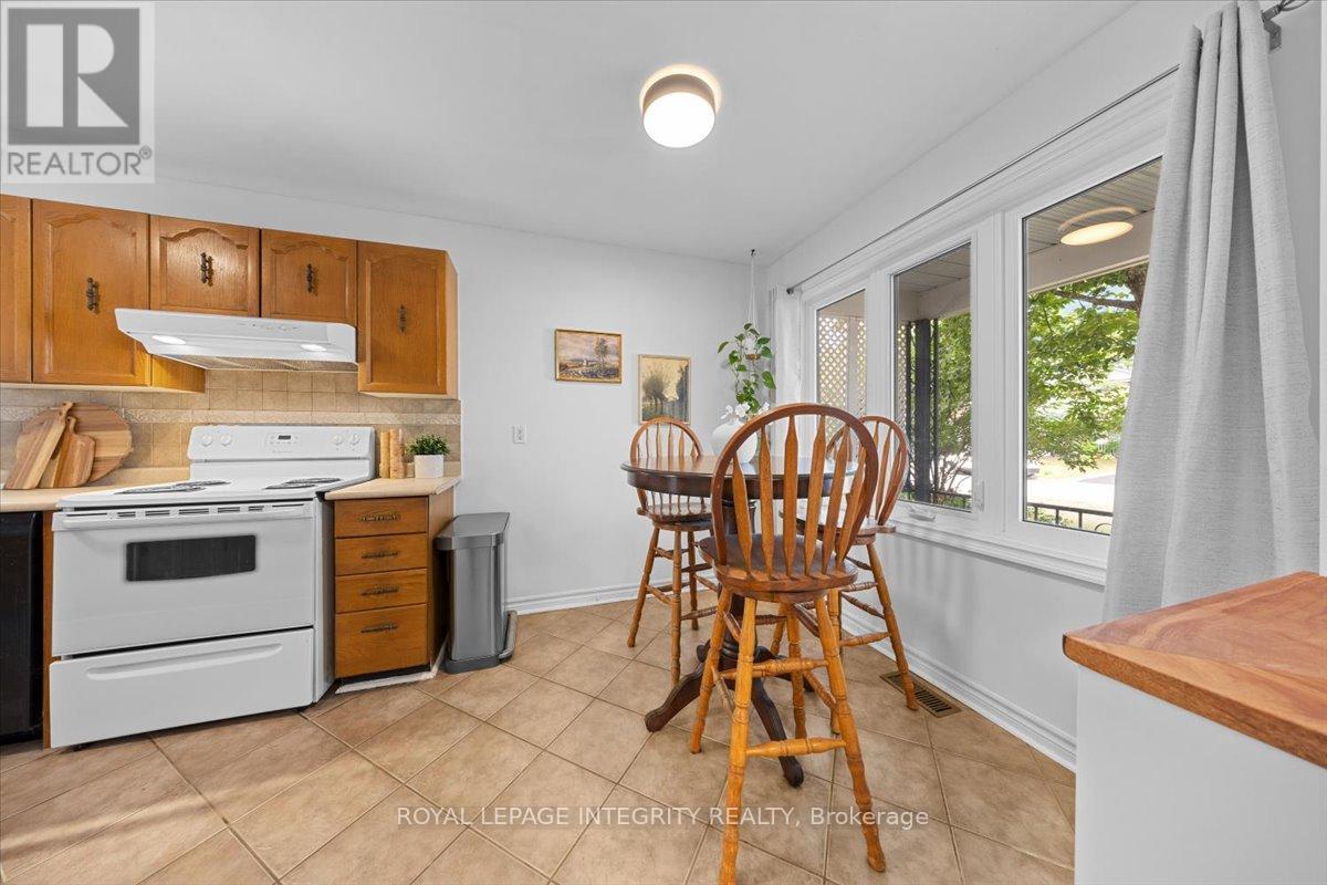 Photo 9 of 3759 Autumnwood Street, Ottawa ON
