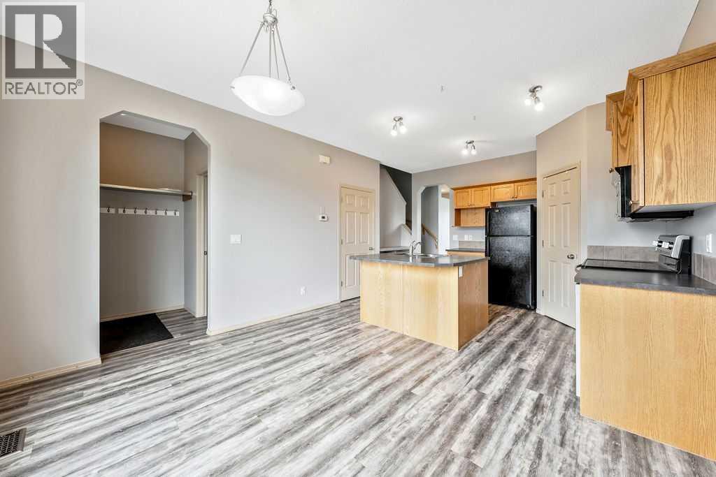 Photo 18 of 56 Covemeadow Road Ne, Calgary AB