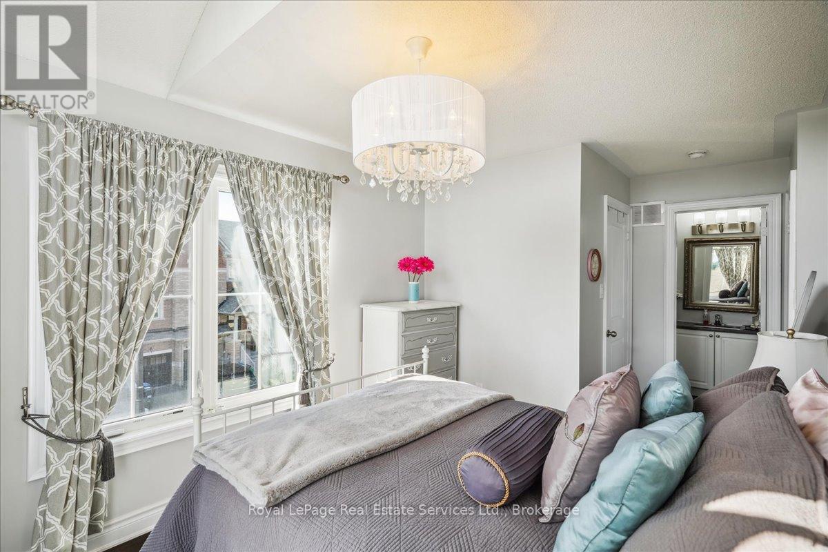 Photo 30 of 37 Rockman Crescent, Brampton ON