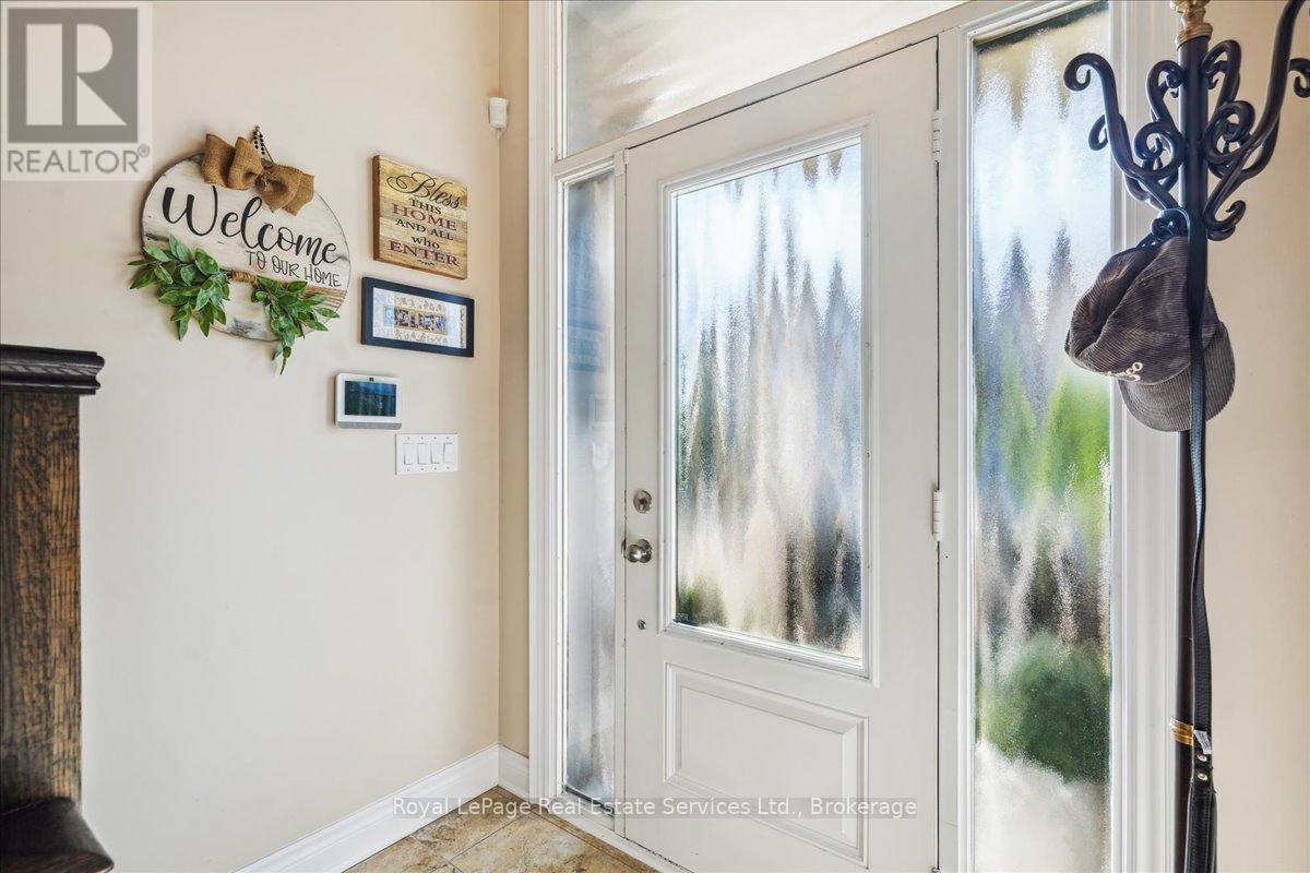 Photo 6 of 37 Rockman Crescent, Brampton ON
