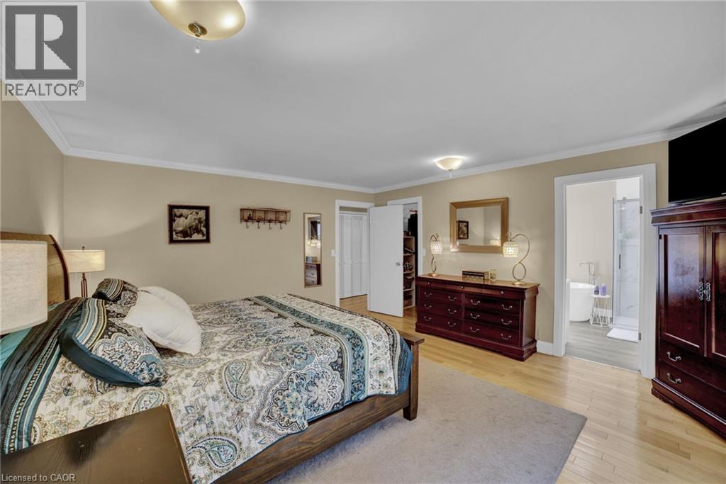 Photo 24 of 11 Weneil Drive, Freelton ON