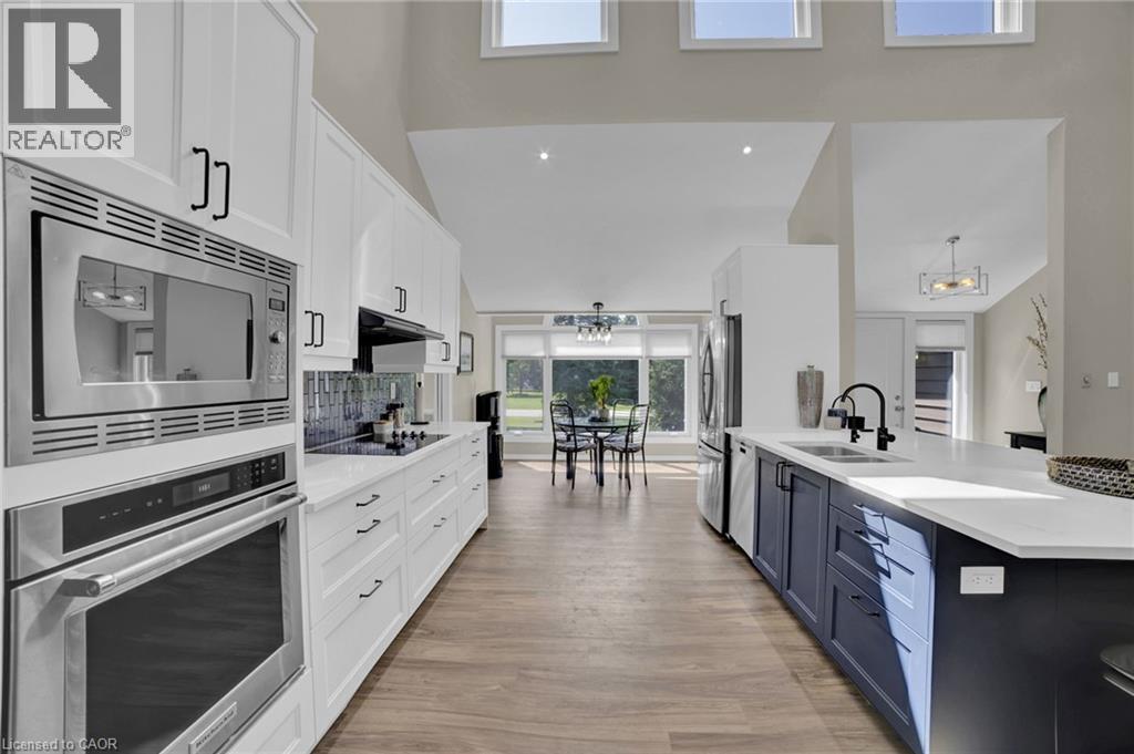 Photo 18 of 11 Weneil Drive, Freelton ON