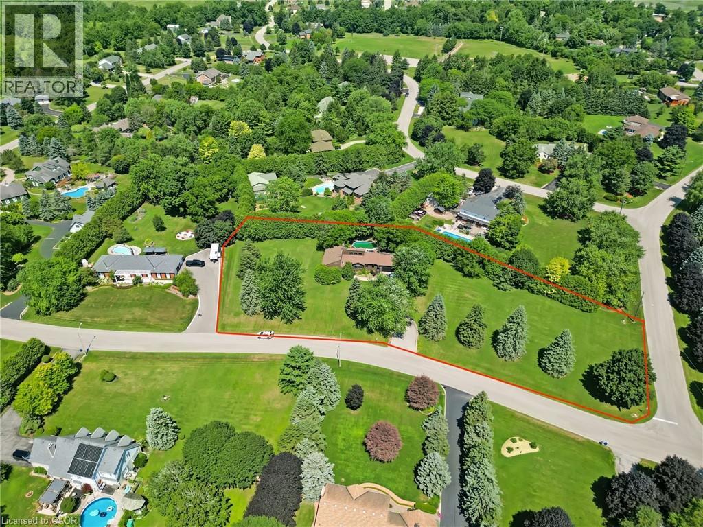 Photo 2 of 11 Weneil Drive, Freelton ON